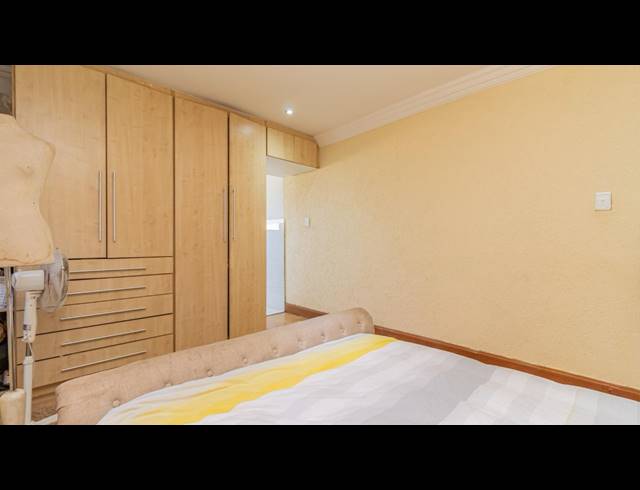 5 BEDROOM HOUSE FOR SALE IN MAHUBE VALLEY